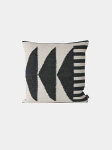 FERM LIVING poduszka KELIM BLACK TRIANGLES 