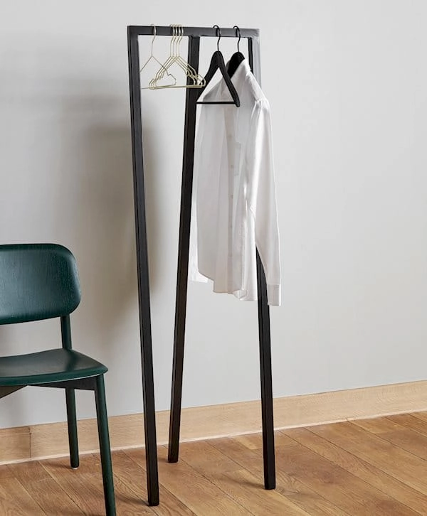 loop-stand-hall_910x1100_brandmodel3.jpg