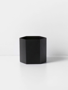 FERM LIVING doniczka HEXAGON czarna L