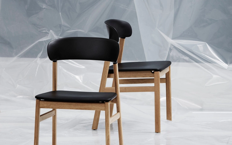 1401002_Normann_Copenhagen_Herit_Chair_Oak_Black_2018_01.jpg