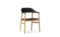 NORMANN COPENHAGEN krzesło z podłokietnikami HERIT dąb/czarne