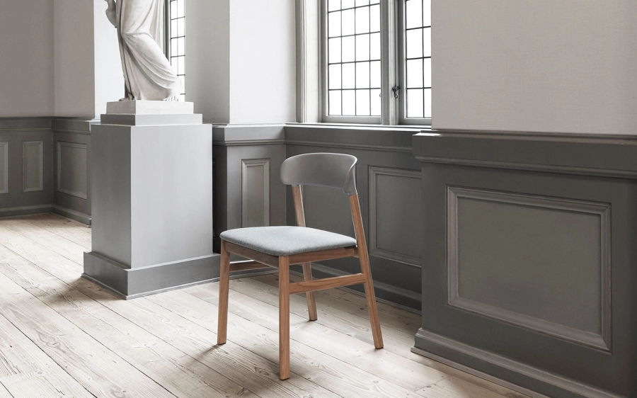 1401010_Normann_Copenhagen_Herit_Chair_Upholstery_Oak_Synergy_Grey_02.jpg