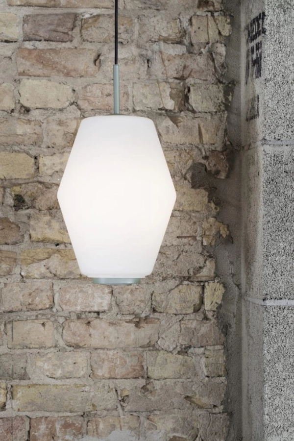 lampa Dahl zapewnia ciepłe, przyjemne światło 